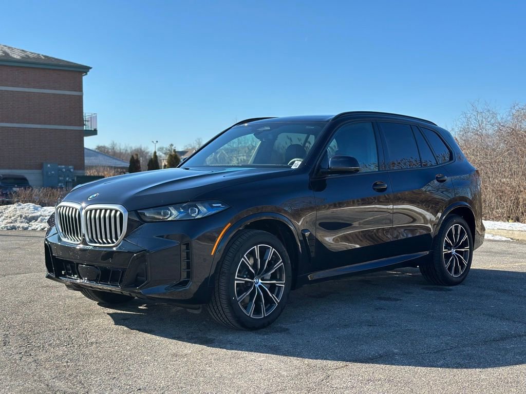 New 2026 BMW X5 xDrive40i w/ M Sport Package AWD/4WD image 3