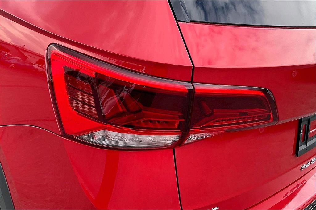 Used 2024 Volkswagen Taos SE w/ Black Wheel Plus Package image 27