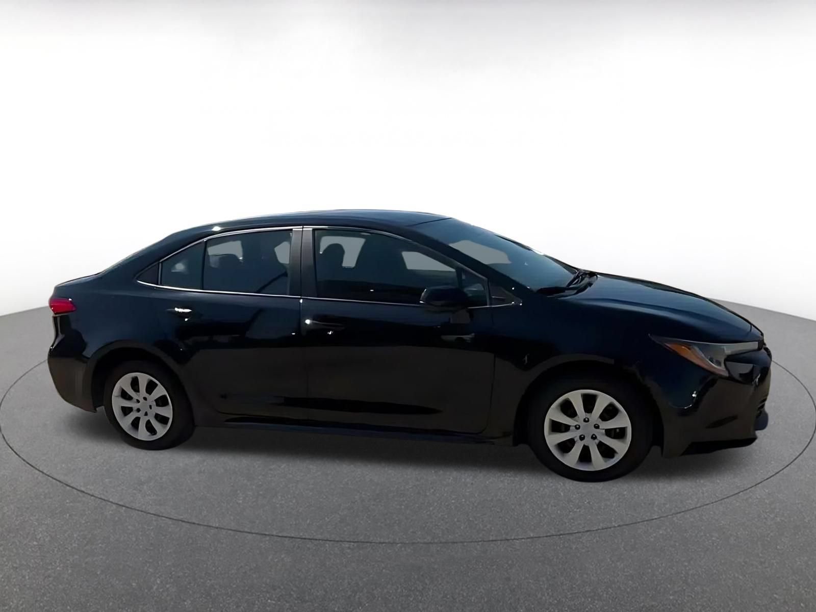 Used 2025 Toyota Corolla LE FWD image 15