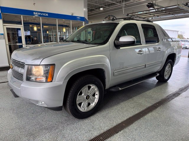 Used 2013 Chevrolet Avalanche LT w/ Suspension Package, Off-Road AWD/4WD image 4