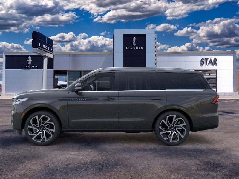 New 2026 Lincoln Navigator Black Label AWD/4WD image 3