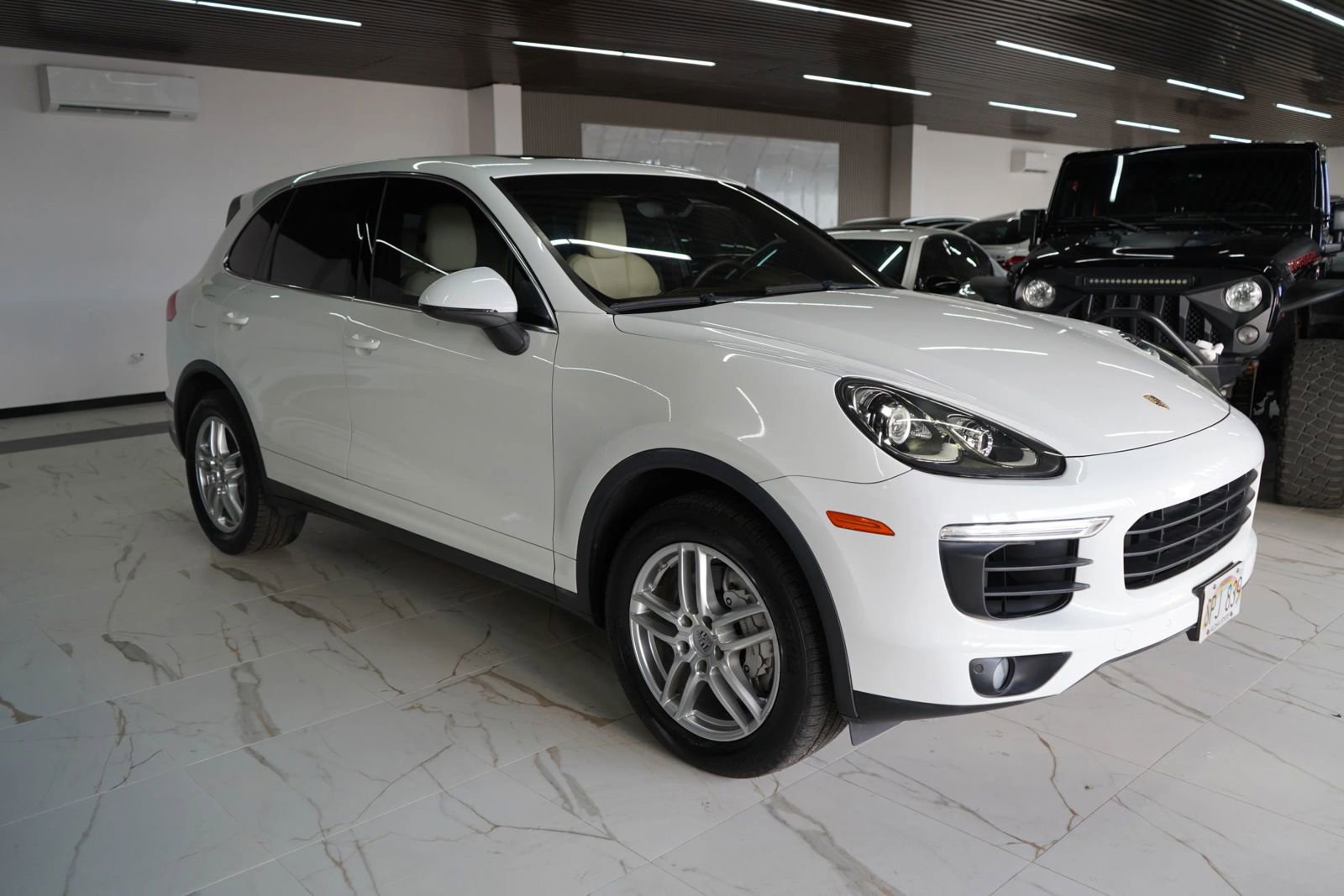 Used 2015 Porsche Cayenne S AWD/4WD image 3