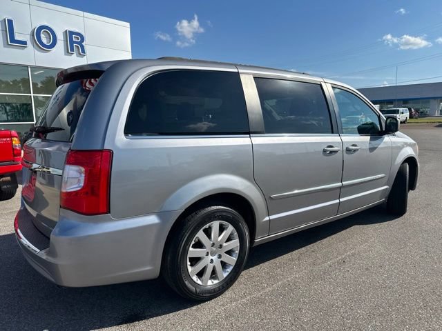 Used 2015 Chrysler Town & Country Touring FWD image 20