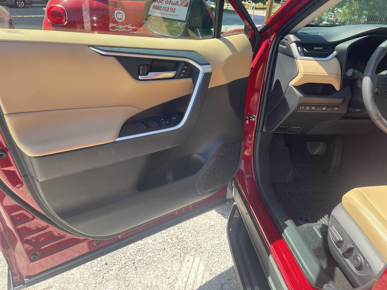 Used 2023 Toyota RAV4 XLE Premium image 23