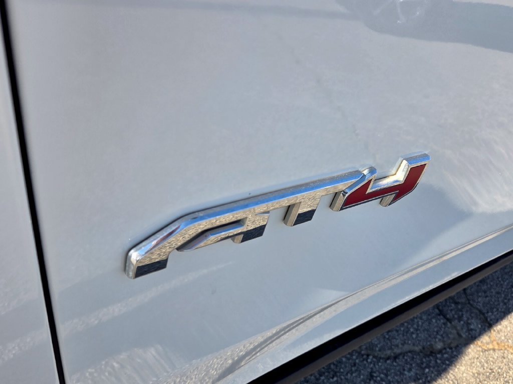 Certified 2023 GMC Yukon AT4 w/ AT4 Premium Plus Package AWD/4WD image 21