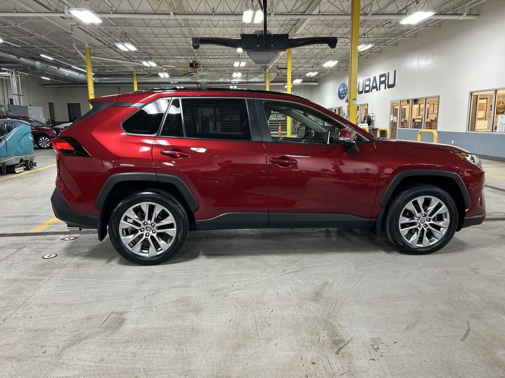 Used 2021 Toyota RAV4 XLE Premium image 9