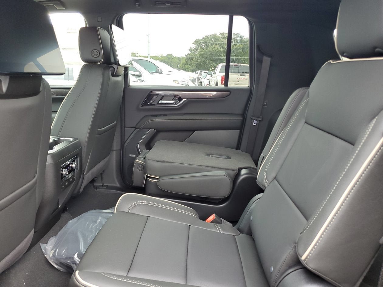 New 2026 GMC Yukon XL Elevation w/ Elevation Premium Package AWD/4WD image 11