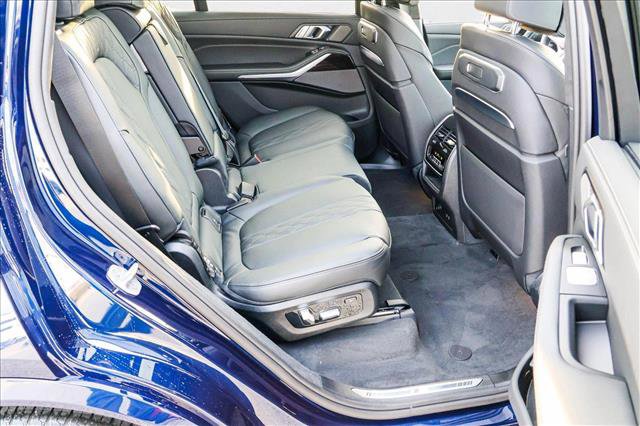 Used 2025 BMW X7 M60i image 24