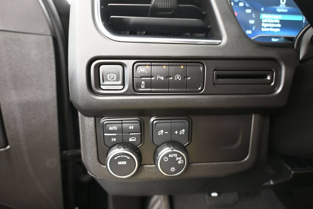 Used 2023 Chevrolet Suburban RST AWD/4WD image 35