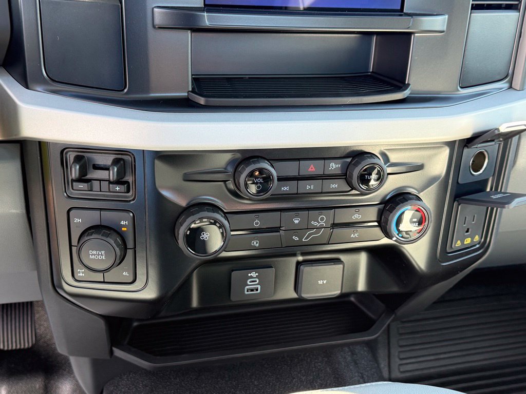 New 2027 Ford F250 XL w/ XL Chrome Package AWD/4WD image 16
