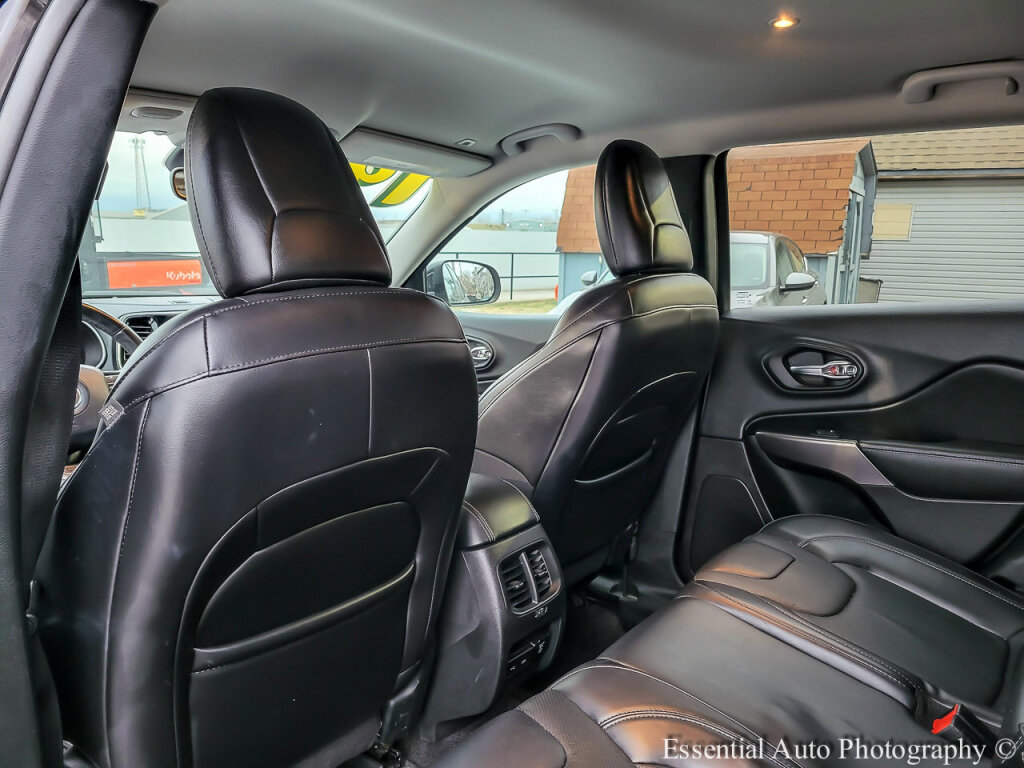 Used 2019 Jeep Cherokee Limited image 13