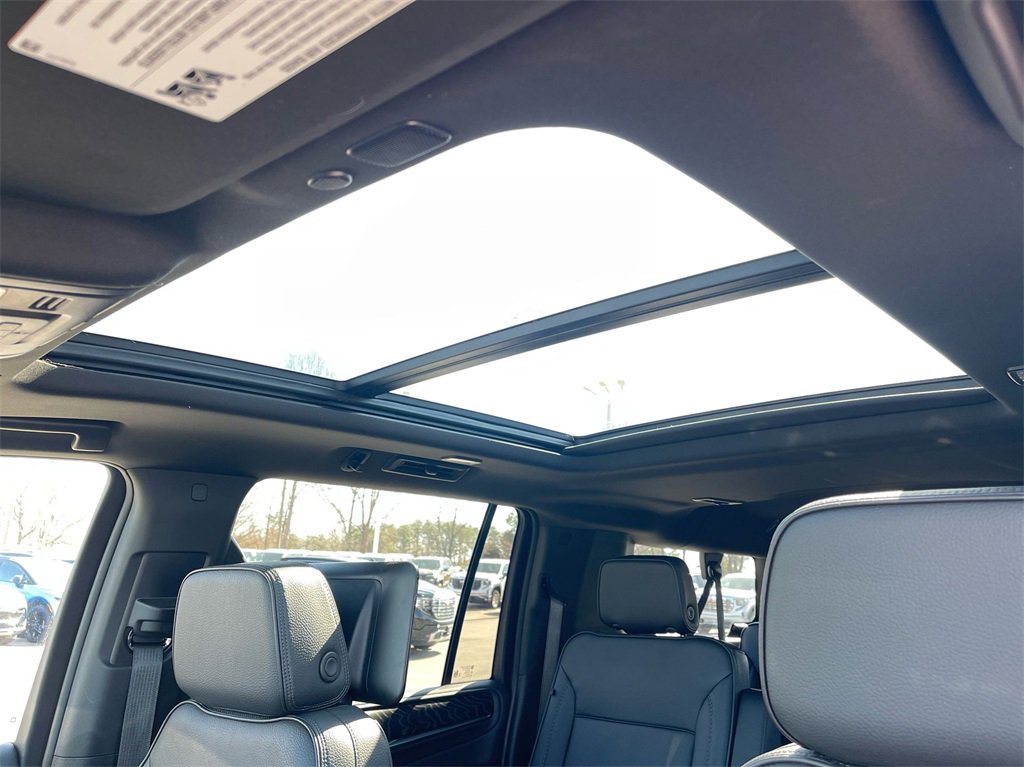 Used 2023 GMC Yukon XL Denali image 12