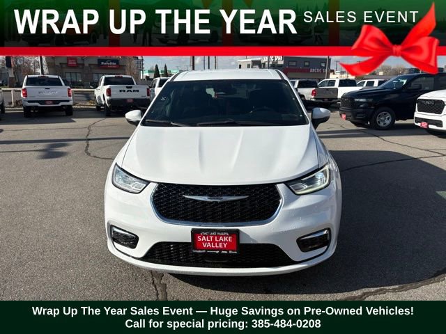 Certified 2023 Chrysler Pacifica Touring image 2