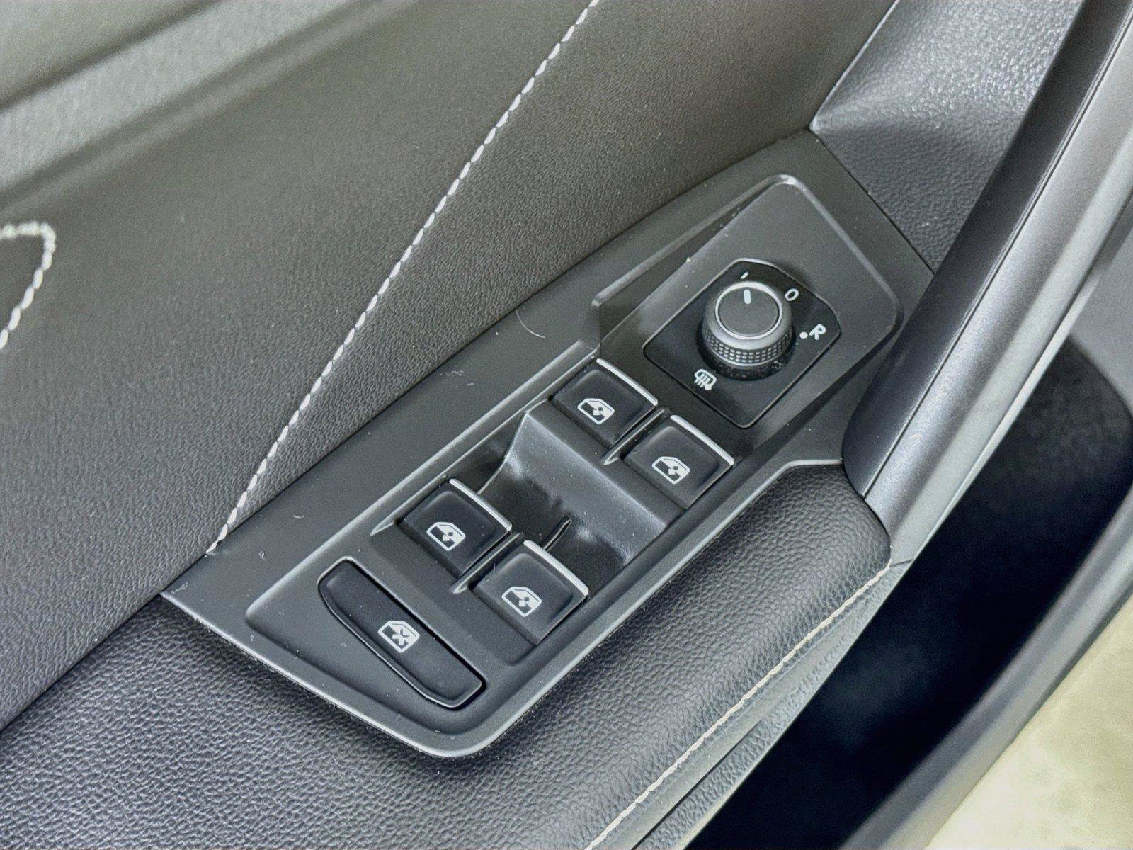 Certified 2023 Volkswagen Tiguan SE R-Line FWD image 17