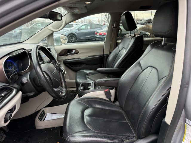 Used 2019 Chrysler Pacifica Touring-L image 6