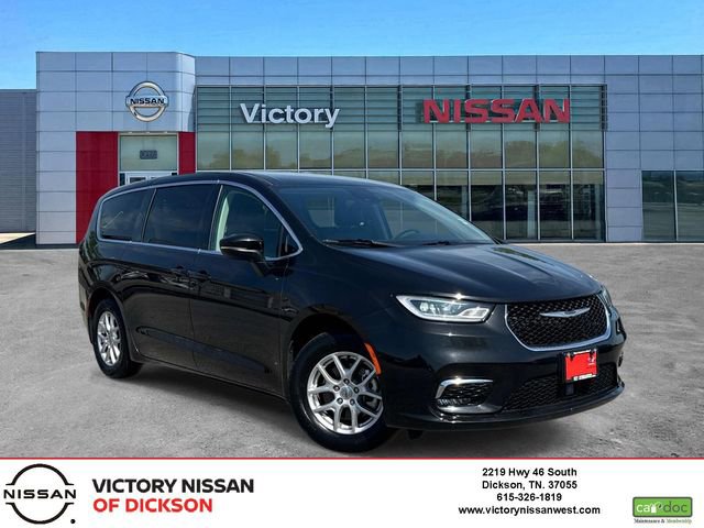 Used 2023 Chrysler Pacifica Touring-L FWD image 1