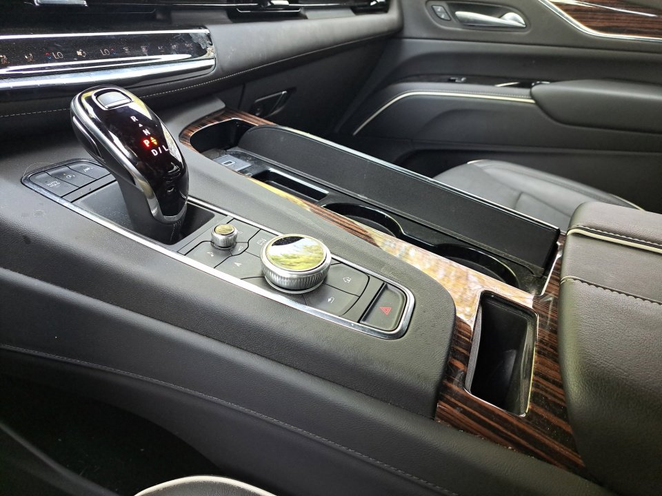 Certified 2024 Cadillac Escalade Premium Luxury w/ Performance Package image 30