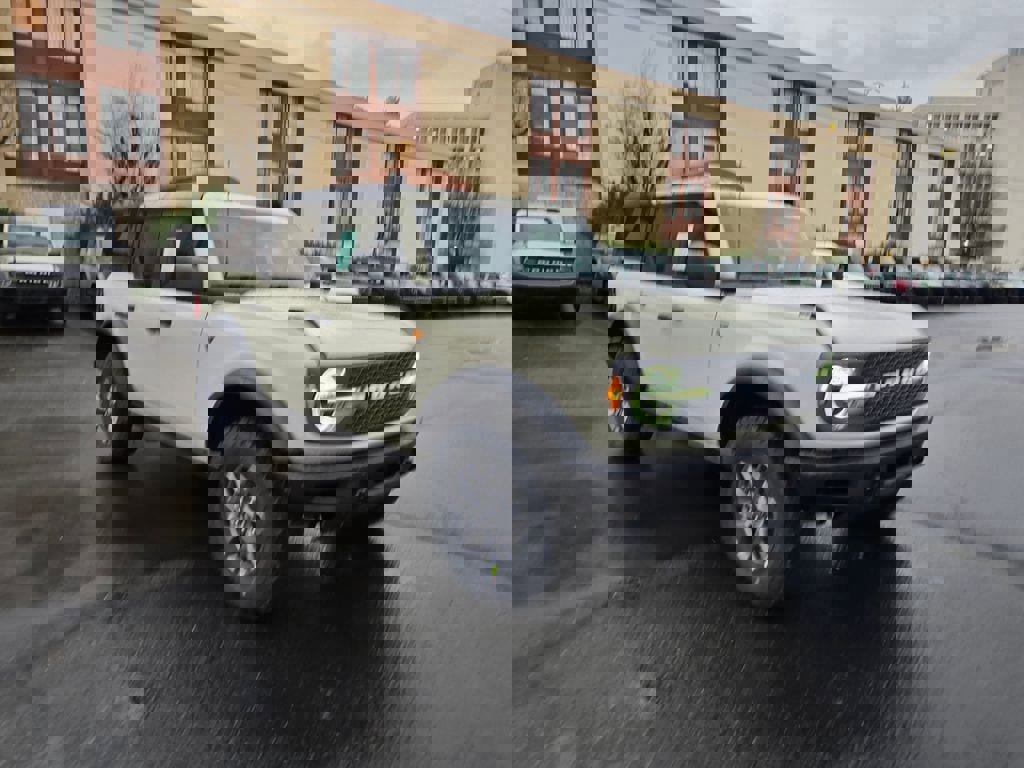 New 2025 Ford Bronco Badlands image 3