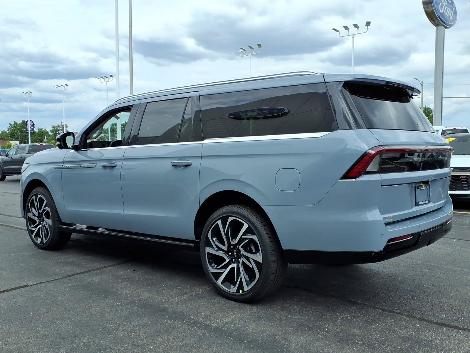 New 2027 Lincoln Navigator L Reserve AWD/4WD image 9