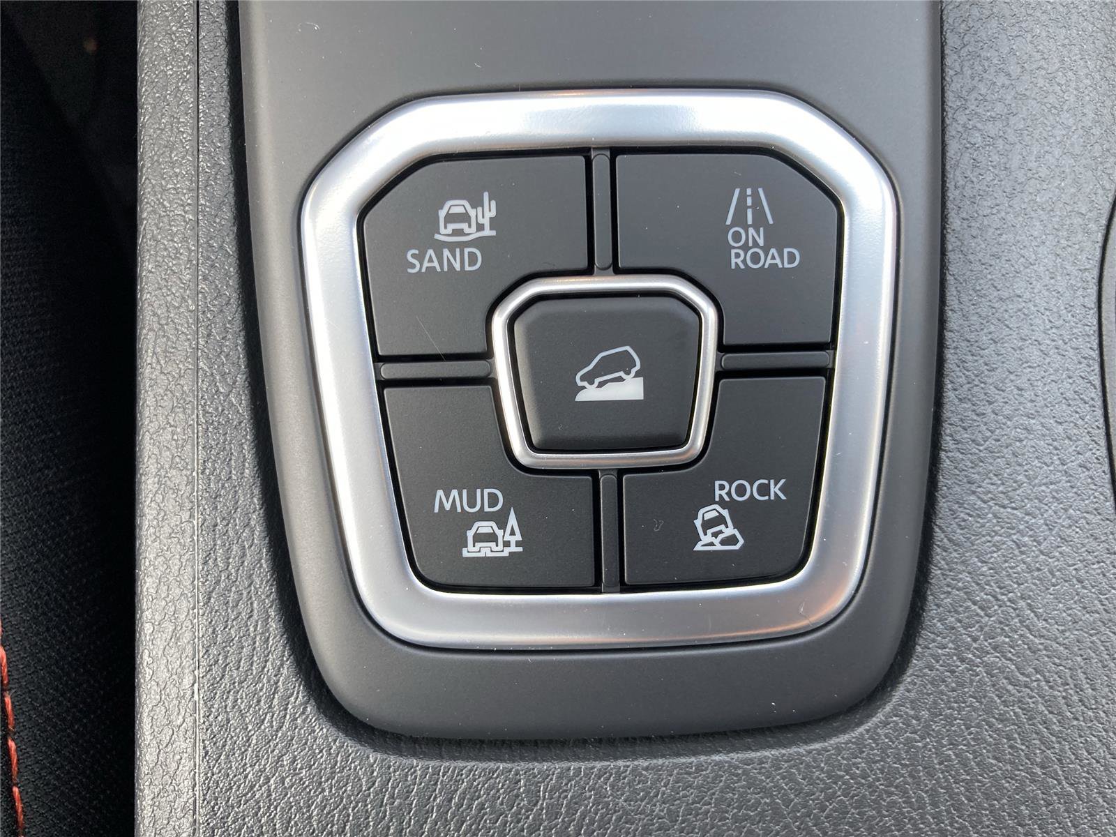 New 2026 Nissan Frontier PRO-4X w/ Pro-4x Convenience Package image 16