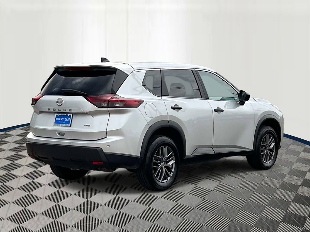 Used 2024 Nissan Rogue S image 5