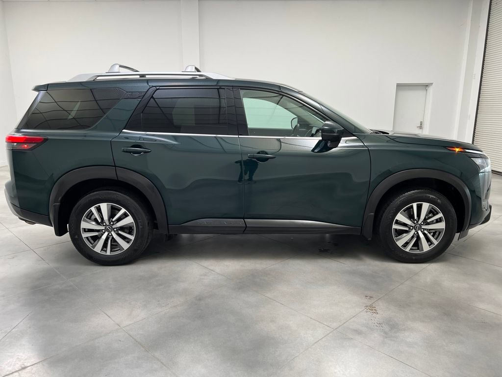 Used 2025 Nissan Pathfinder SL image 8
