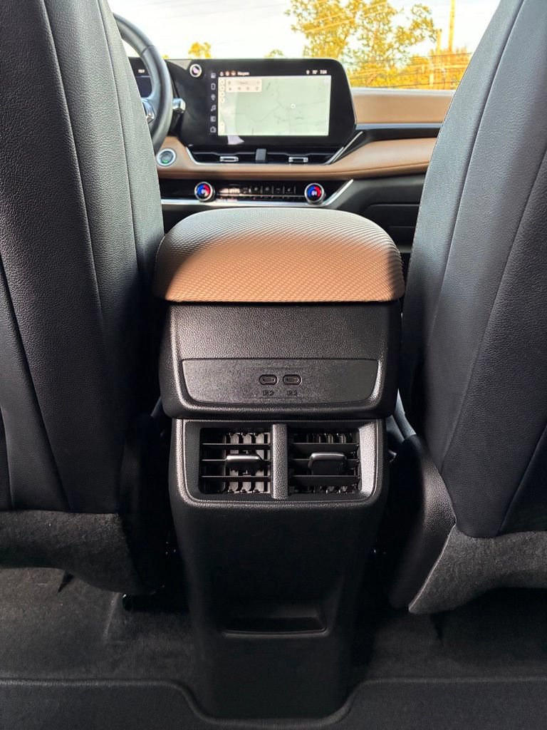 Used 2025 Chevrolet Equinox ACTIV w/ Safety and Technology Package AWD/4WD image 17