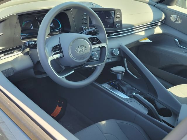 New 2026 Hyundai Elantra SE FWD image 5