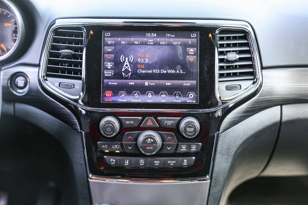 Used 2020 Jeep Grand Cherokee Altitude image 3