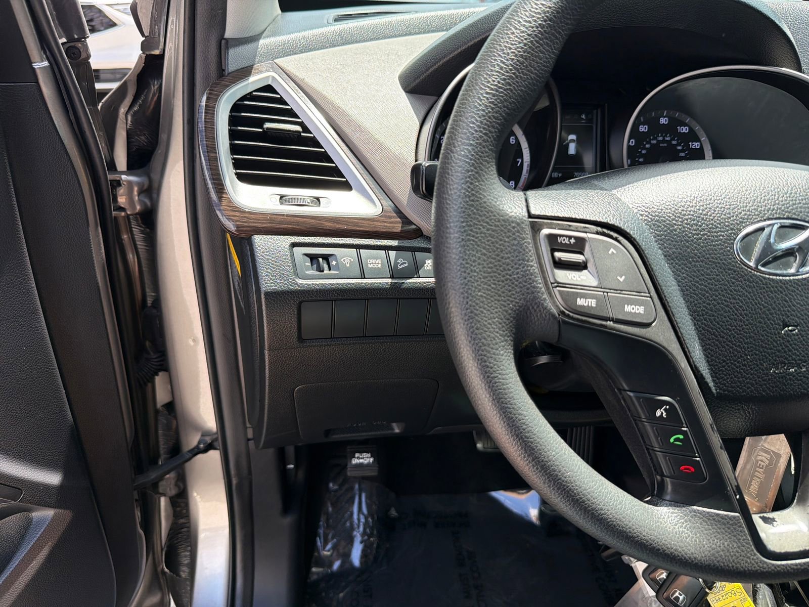 Used 2017 Hyundai Santa Fe Sport FWD image 15