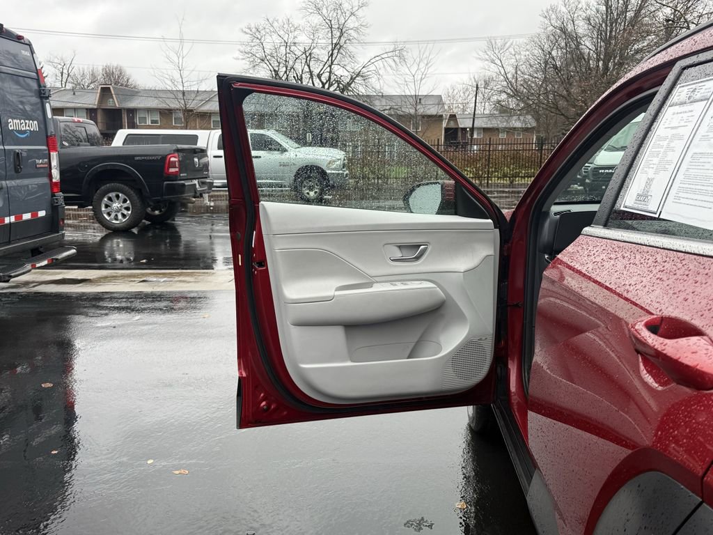 Used 2024 Hyundai Kona Limited image 12