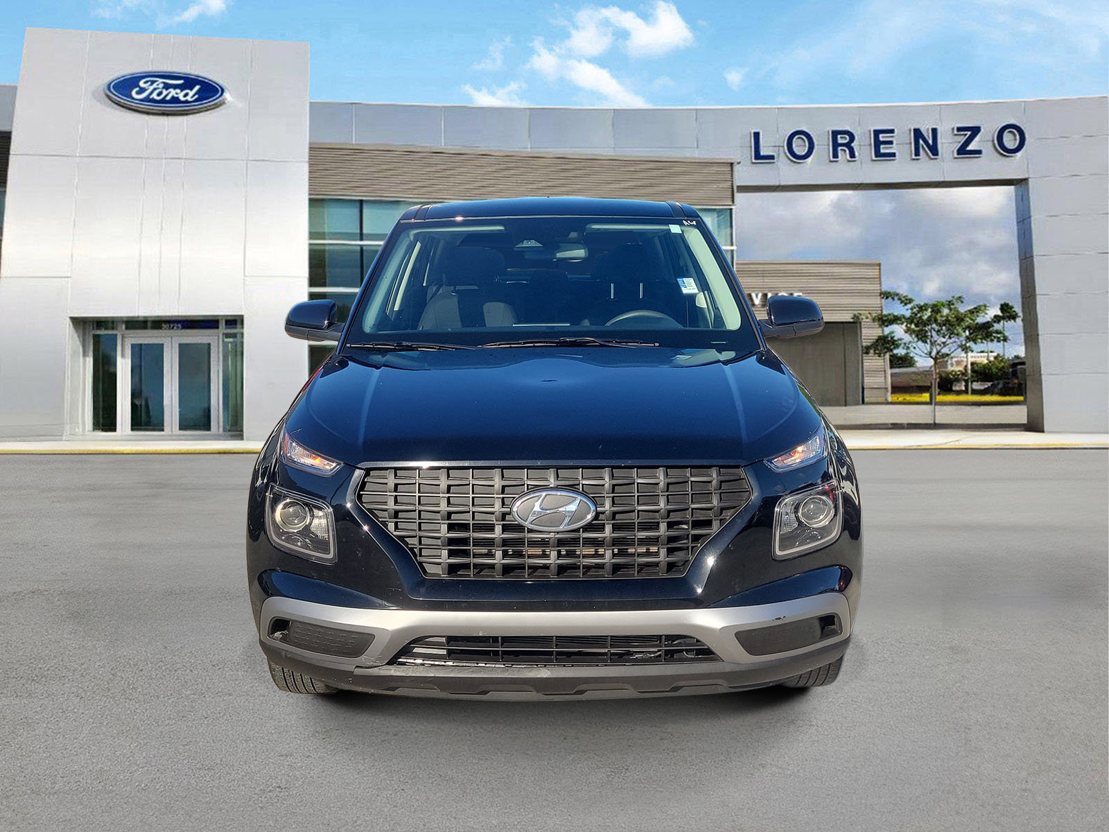 Used 2026 Hyundai Venue SE FWD image 2