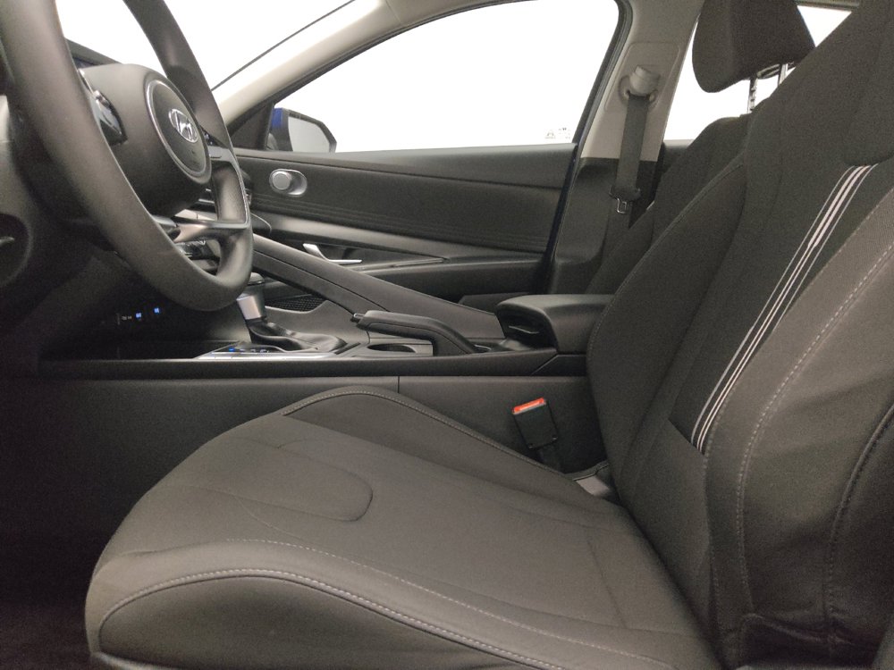 Used 2023 Hyundai Elantra SEL FWD image 17