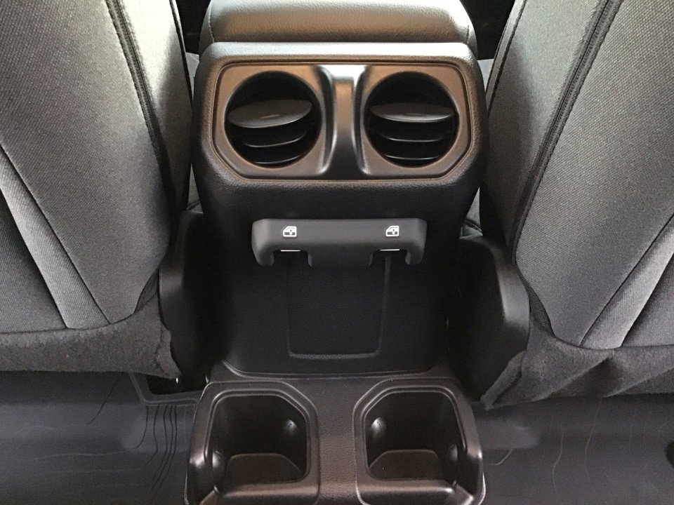 Used 2025 Jeep Gladiator Sport image 13