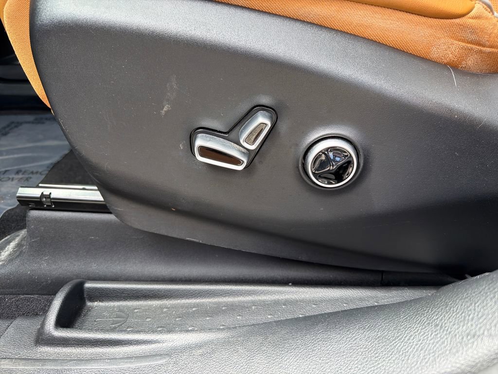 Used 2023 Chrysler Pacifica Pinnacle FWD image 16