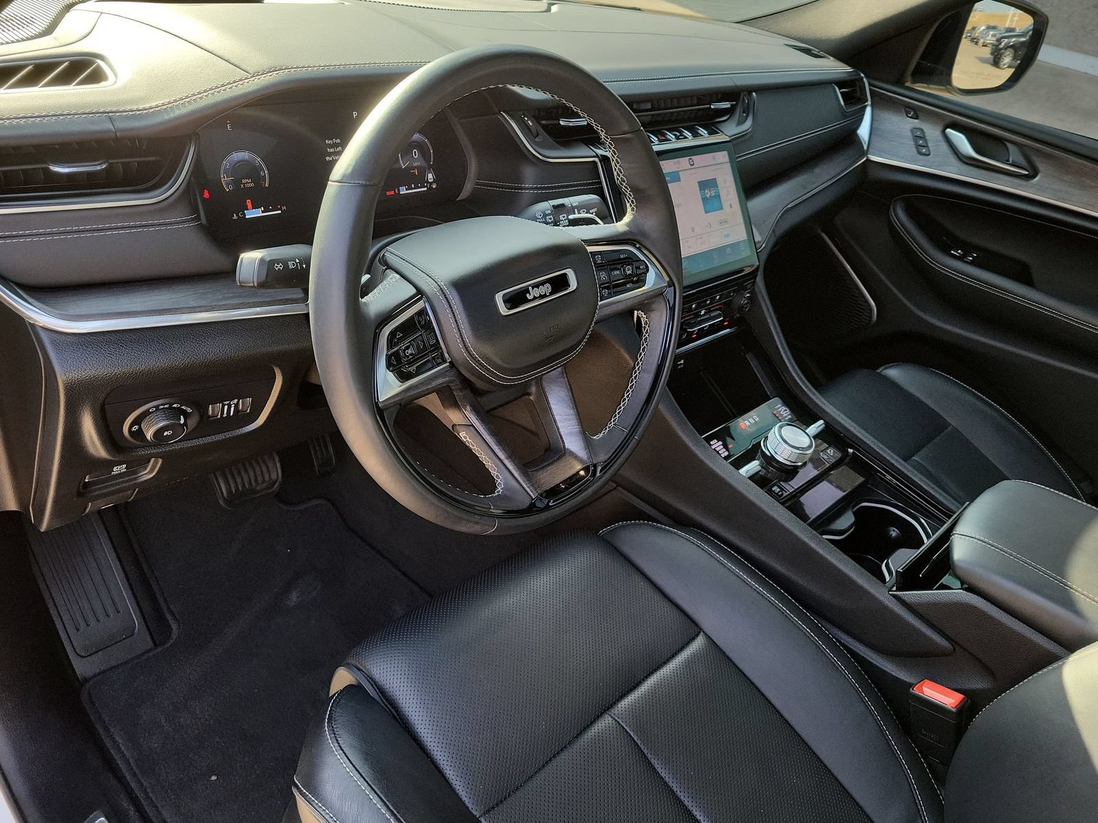 Used 2023 Jeep Grand Cherokee L Overland w/ Advanced Protech Group III AWD/4WD image 10