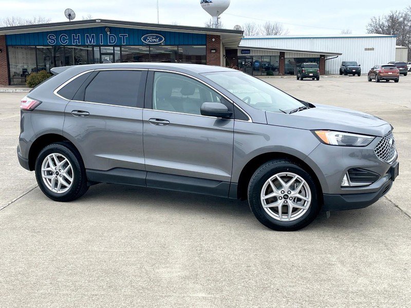 Used 2024 Ford Edge SEL w/ Convenience Package image 3