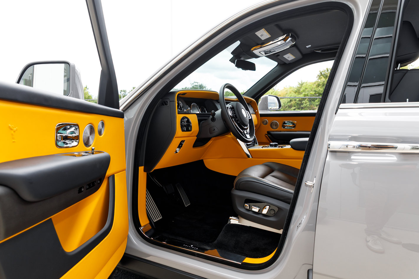 Certified 2024 Rolls-Royce Cullinan w/ Interior Detailing Package AWD/4WD image 34