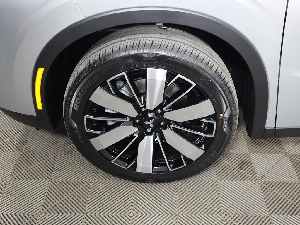 New 2025 Mitsubishi Outlander SE image 21