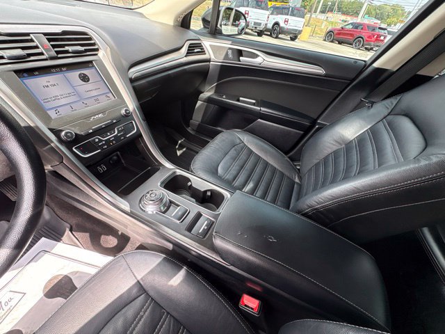 Used 2019 Ford Fusion SE FWD image 18