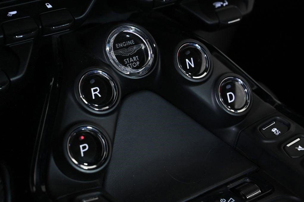 Used 2023 Aston Martin V8 Vantage Coupe image 19