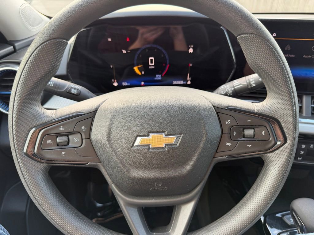 Used 2025 Chevrolet Trax LT FWD image 18