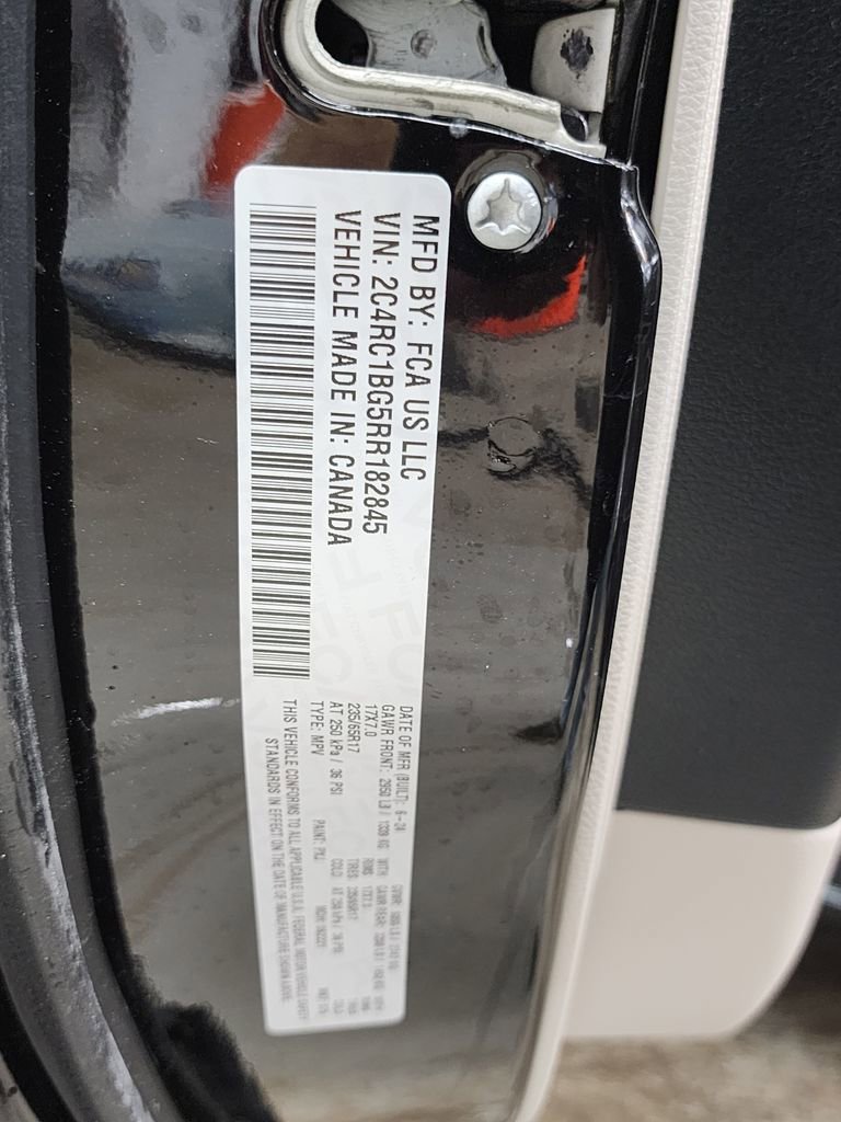 Used 2024 Chrysler Pacifica Touring-L FWD image 37