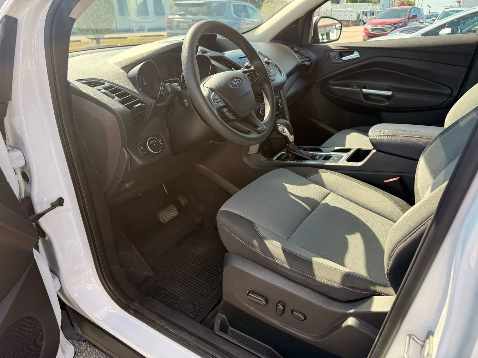 Used 2018 Ford Escape SE image 14