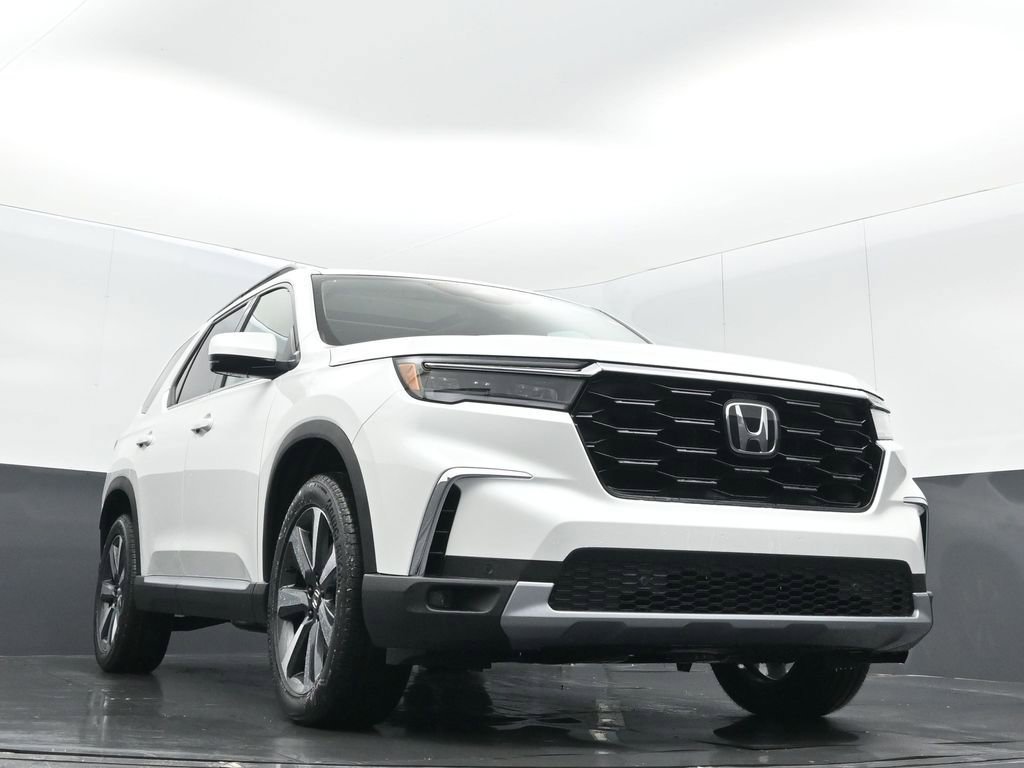 New 2025 Honda Pilot Touring image 5