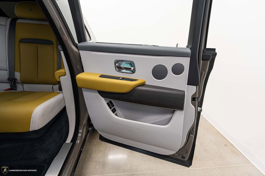 Used 2025 Rolls-Royce Cullinan w/ Dynamic Package image 28