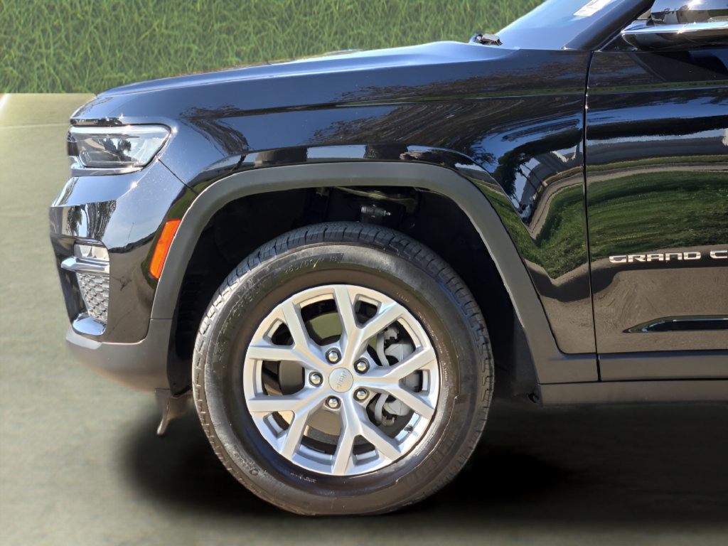 Used 2023 Jeep Grand Cherokee Limited AWD/4WD image 10