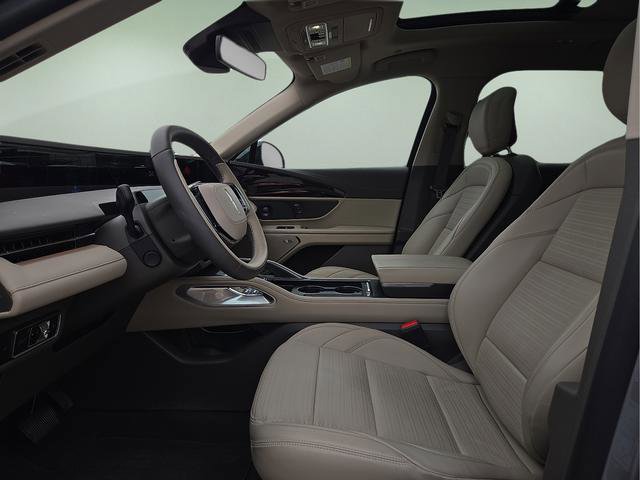 Used 2025 Lincoln Nautilus Reserve AWD/4WD image 22