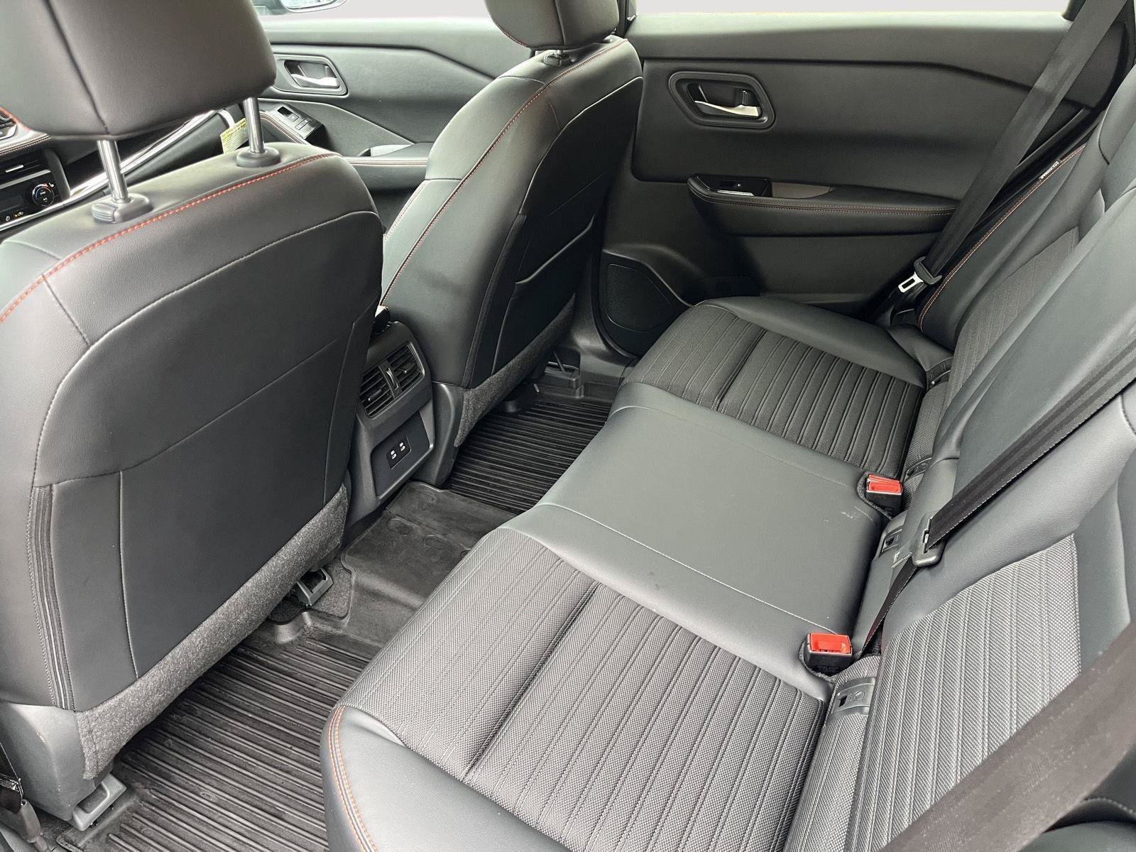 Certified 2025 Nissan Rogue SV AWD/4WD image 14