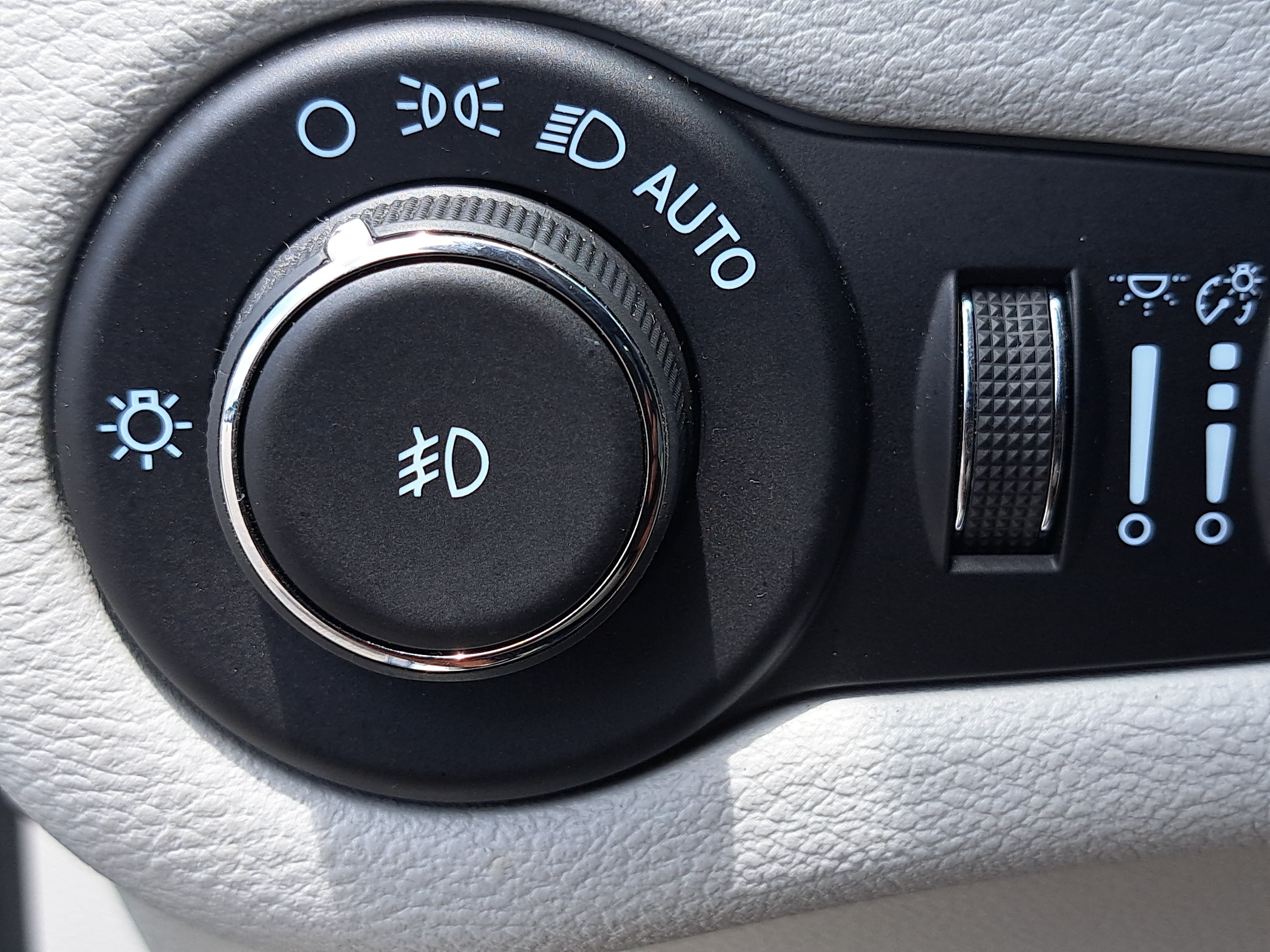Used 2021 Jeep Cherokee Limited w/ Elite Package FWD image 26